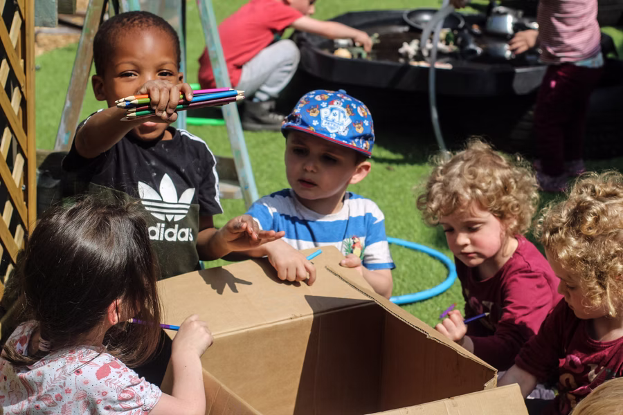 Discovery play with natural materials